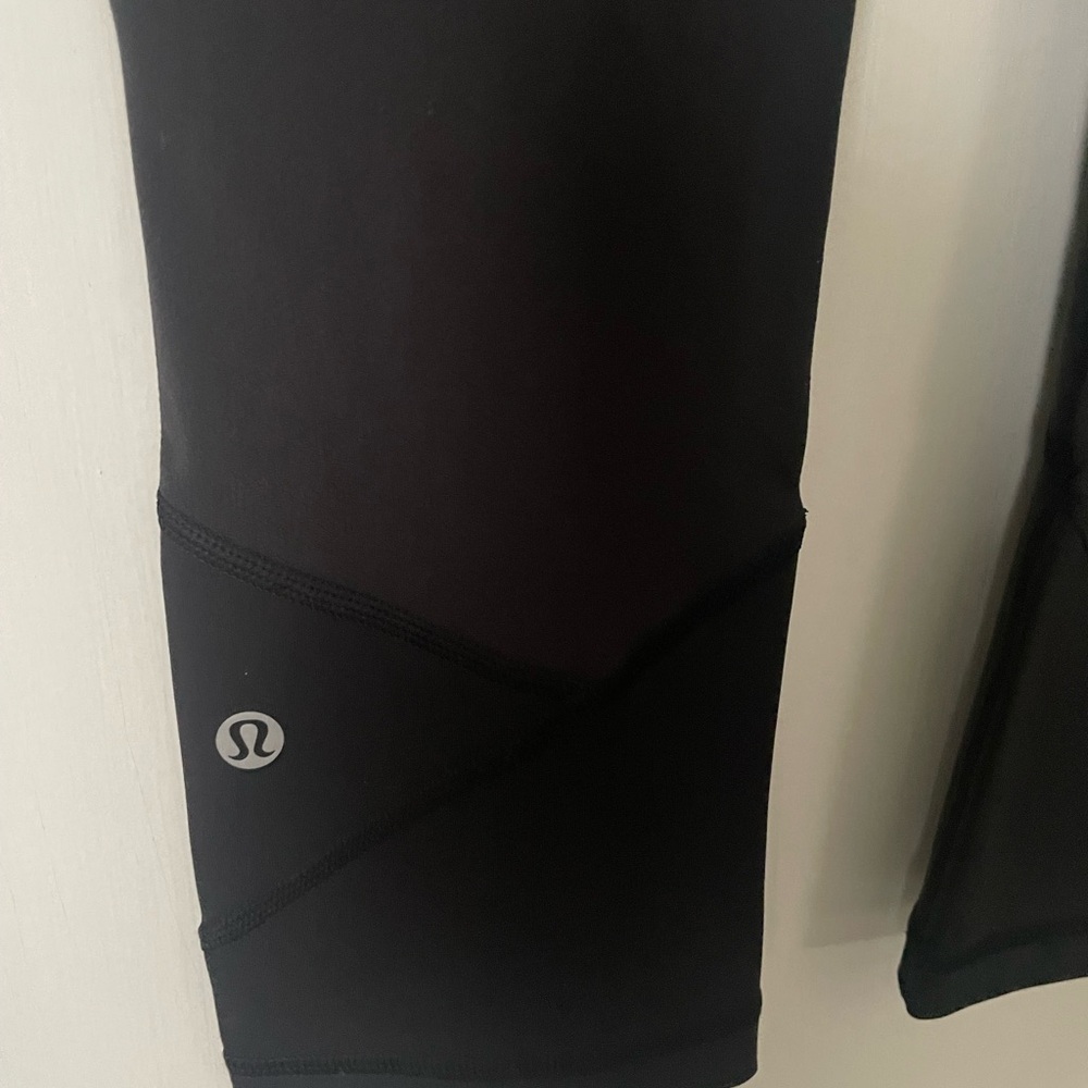 Lululemon Pace Rival Crop *Full-On Luxtreme 22"
Black Women’s Size 4 - Picture 4 of 7